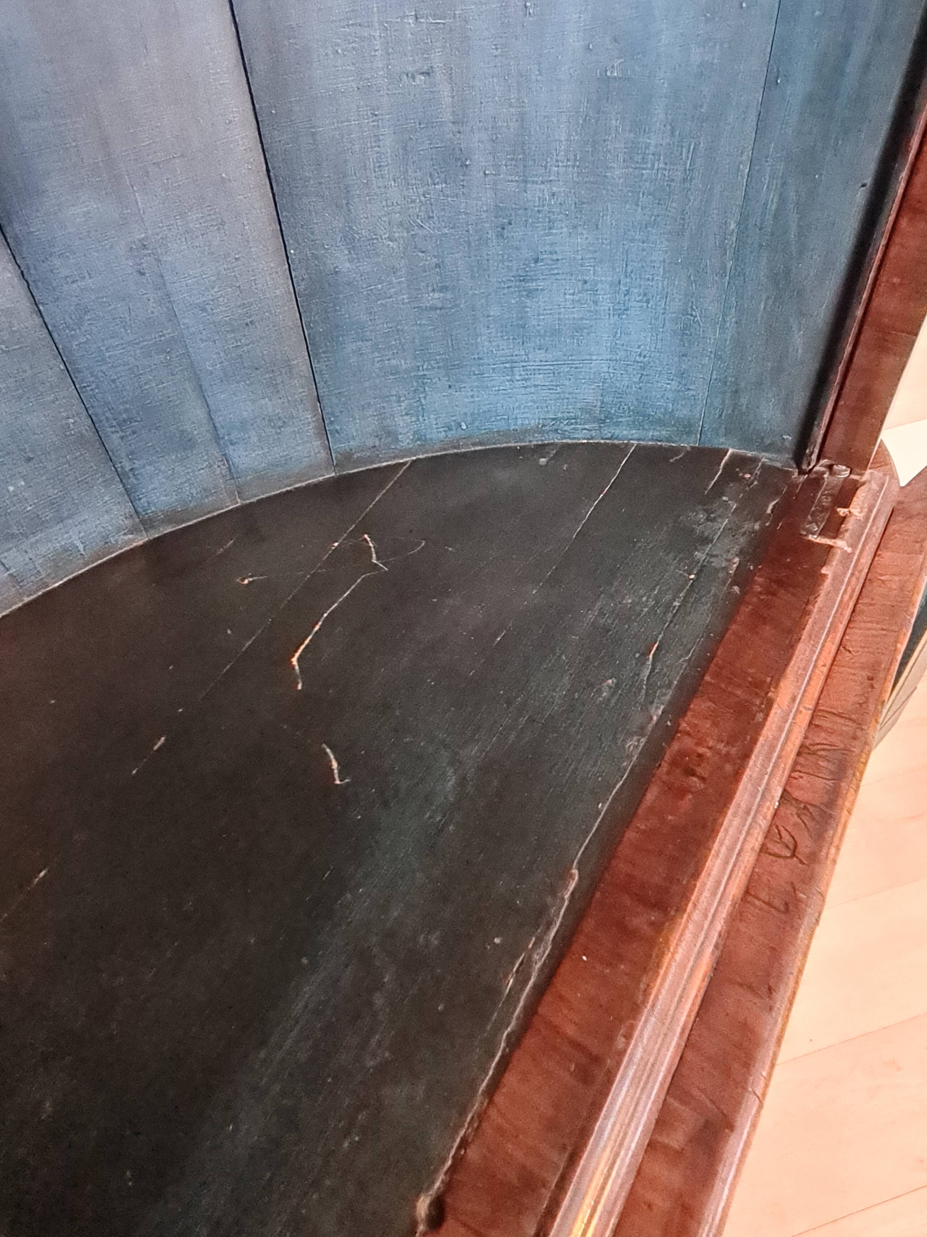 Antique Dutch corner cabinet in burl – two-body cabinet from the 19th century