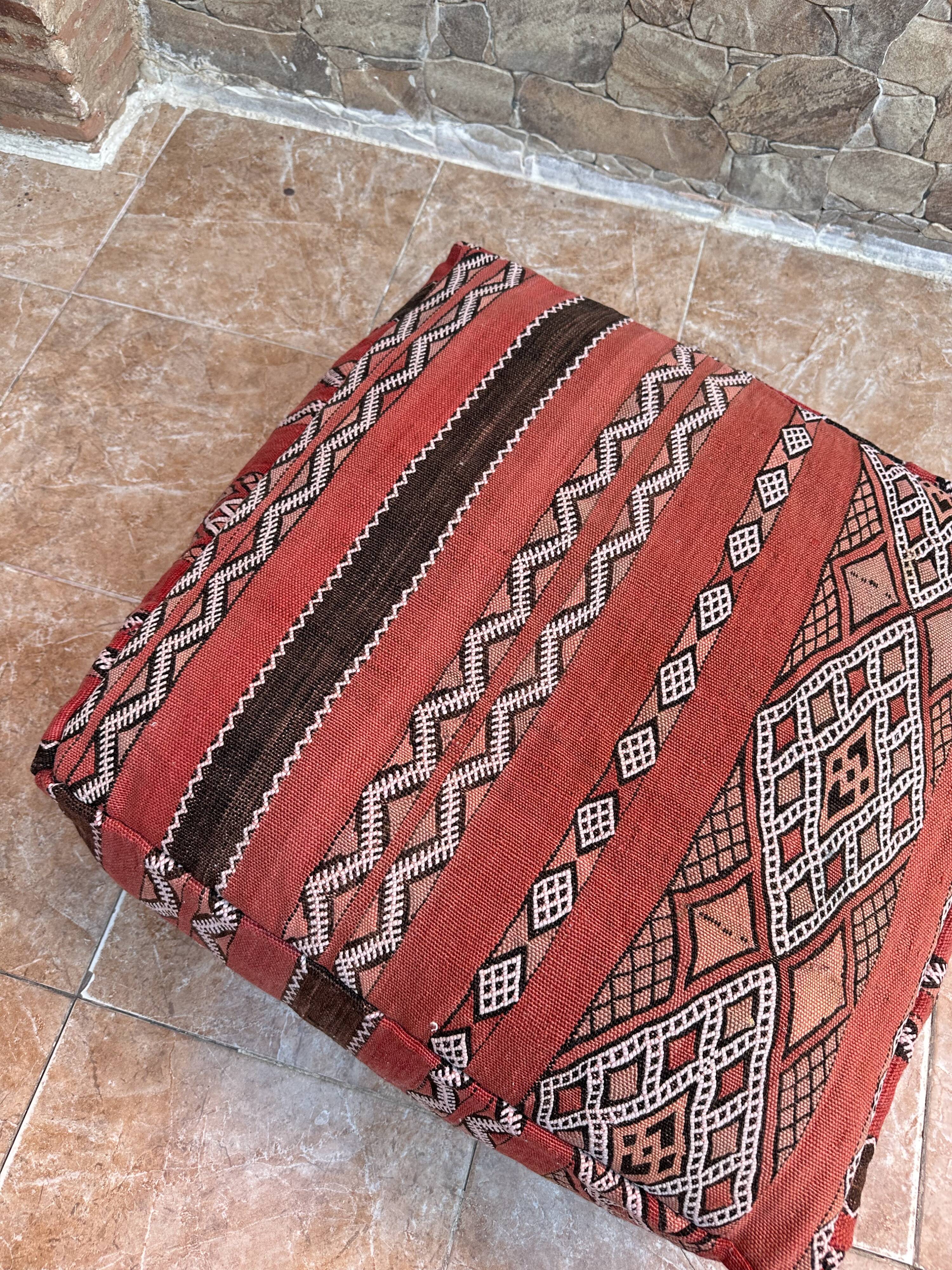 Pouf Kilim berbère fait main, coussin de sol