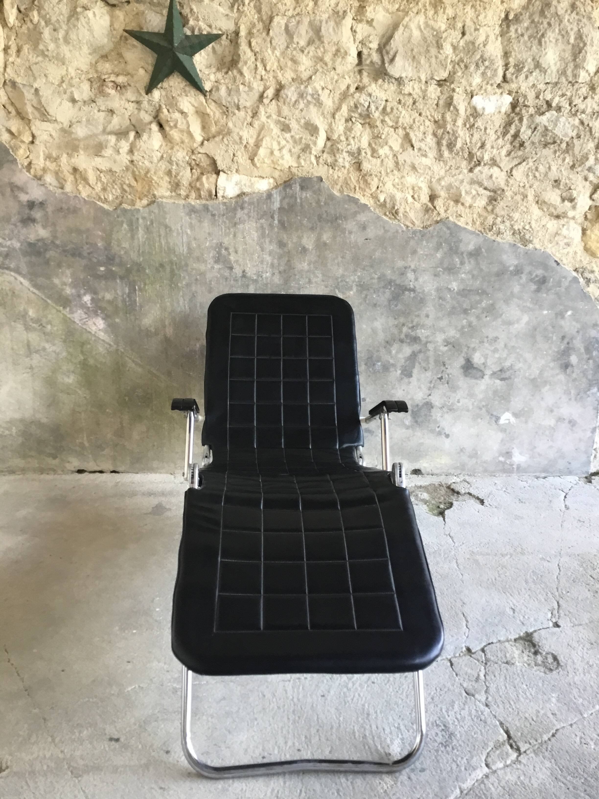 Condor lounge chair or deckchair in black leather - made in France - design 1970