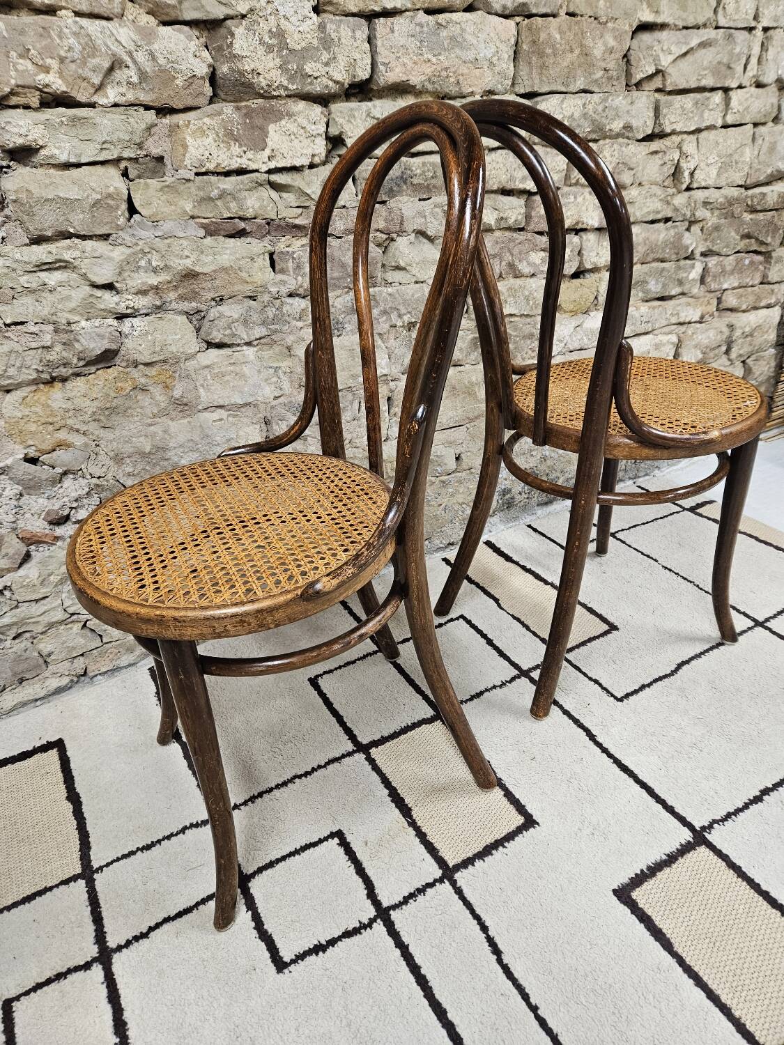 Pair of Thonet austria Nr 18 curved wood bistro chairs
