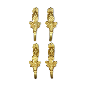 Series of 4 hooks