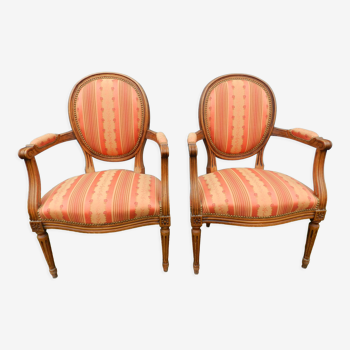 Paire de fauteuils cabriolet, style Louis XV