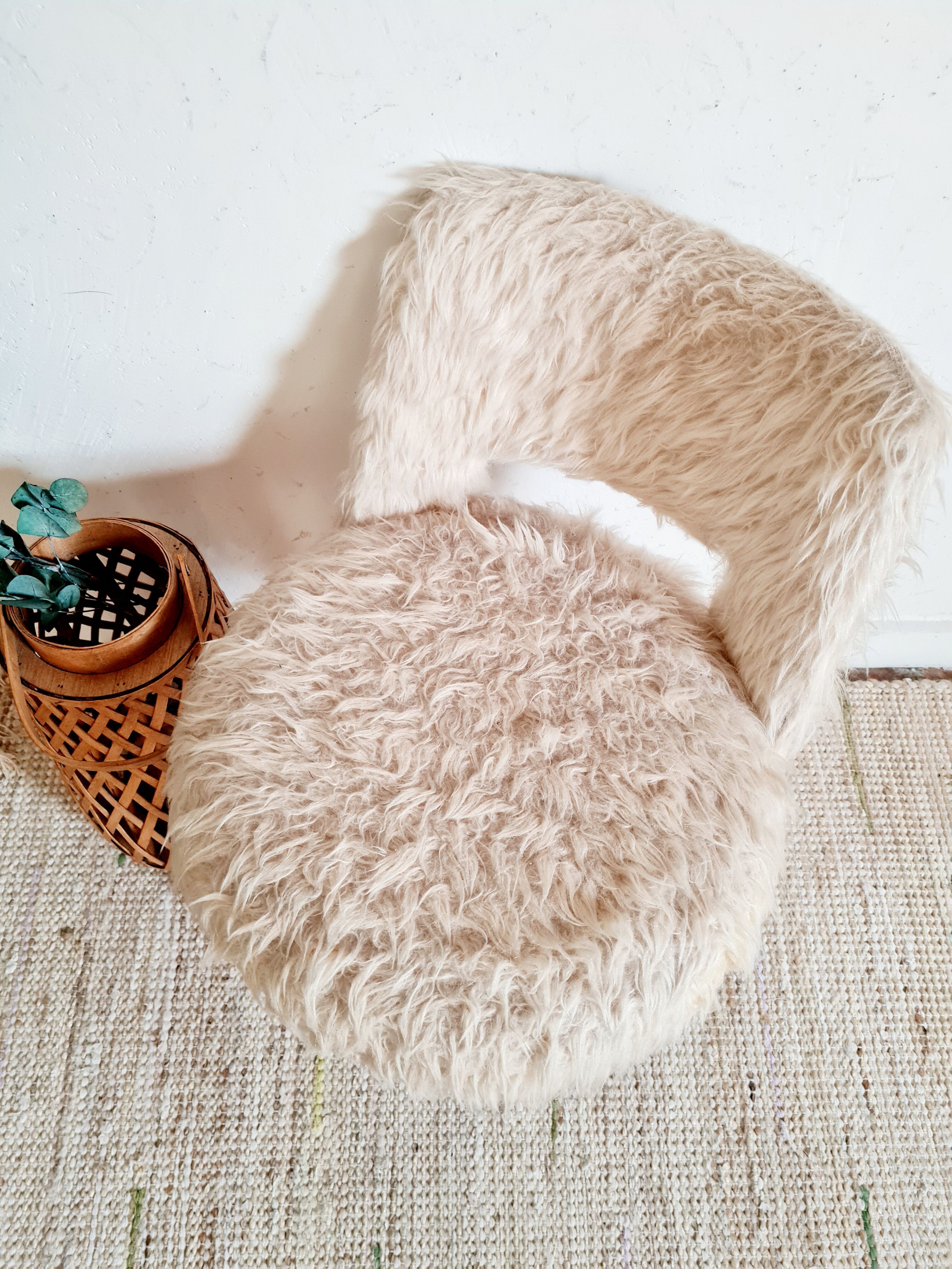 Wooden cream mouldy chair peddling spindle