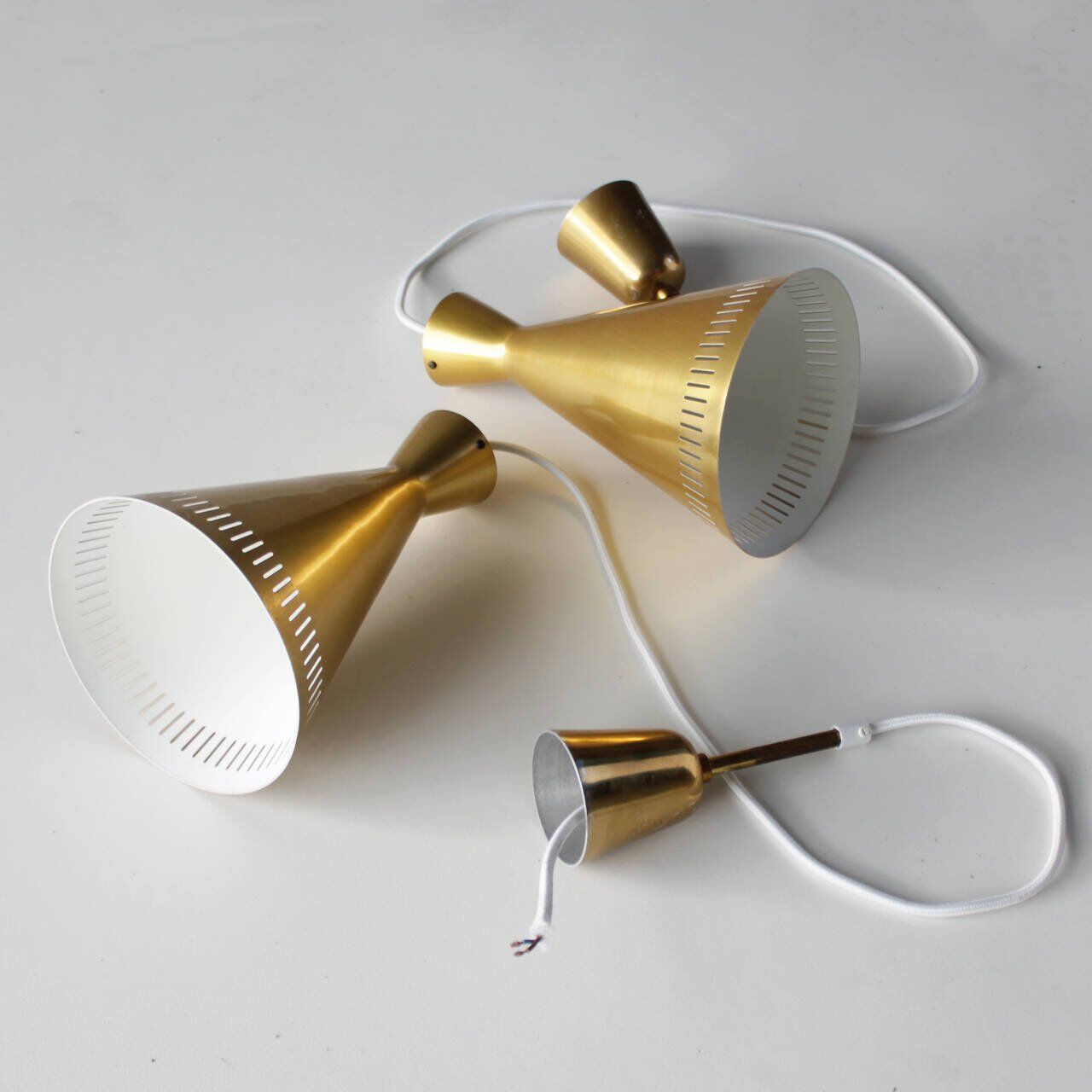 Pair of Scandinavian diabolo suspensions brass