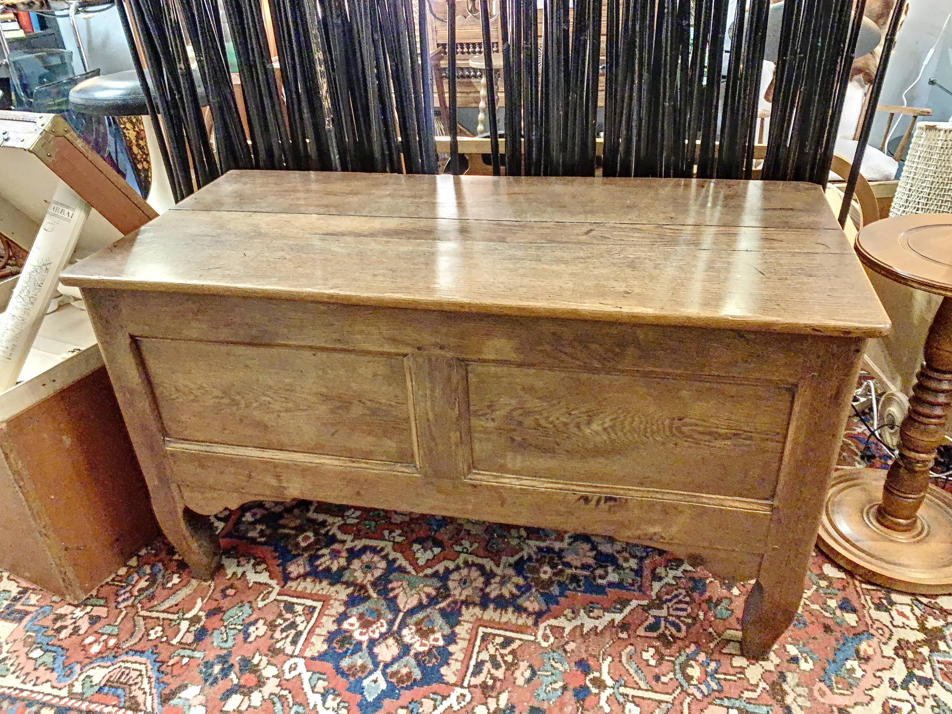 Maie, wooden chest