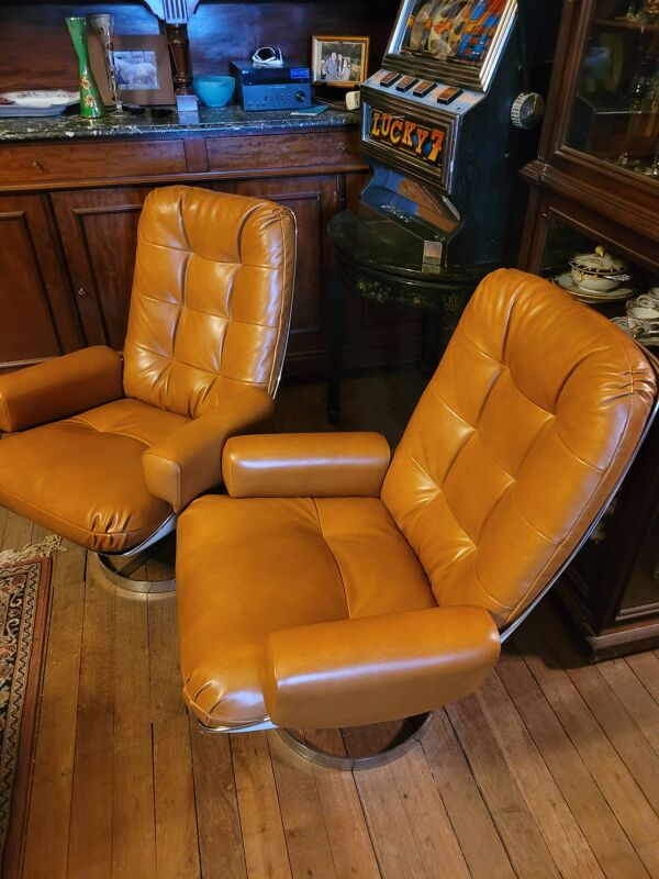 Paire de fauteuils années 70