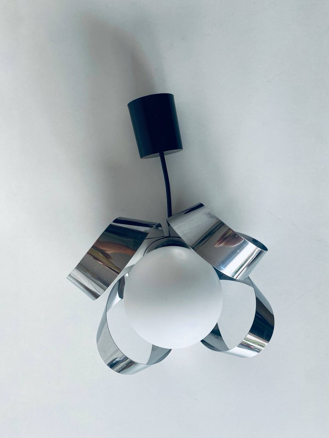Suspension design chromée