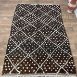 Traditional Berber rug dyed with walnut 240 x 150 cm