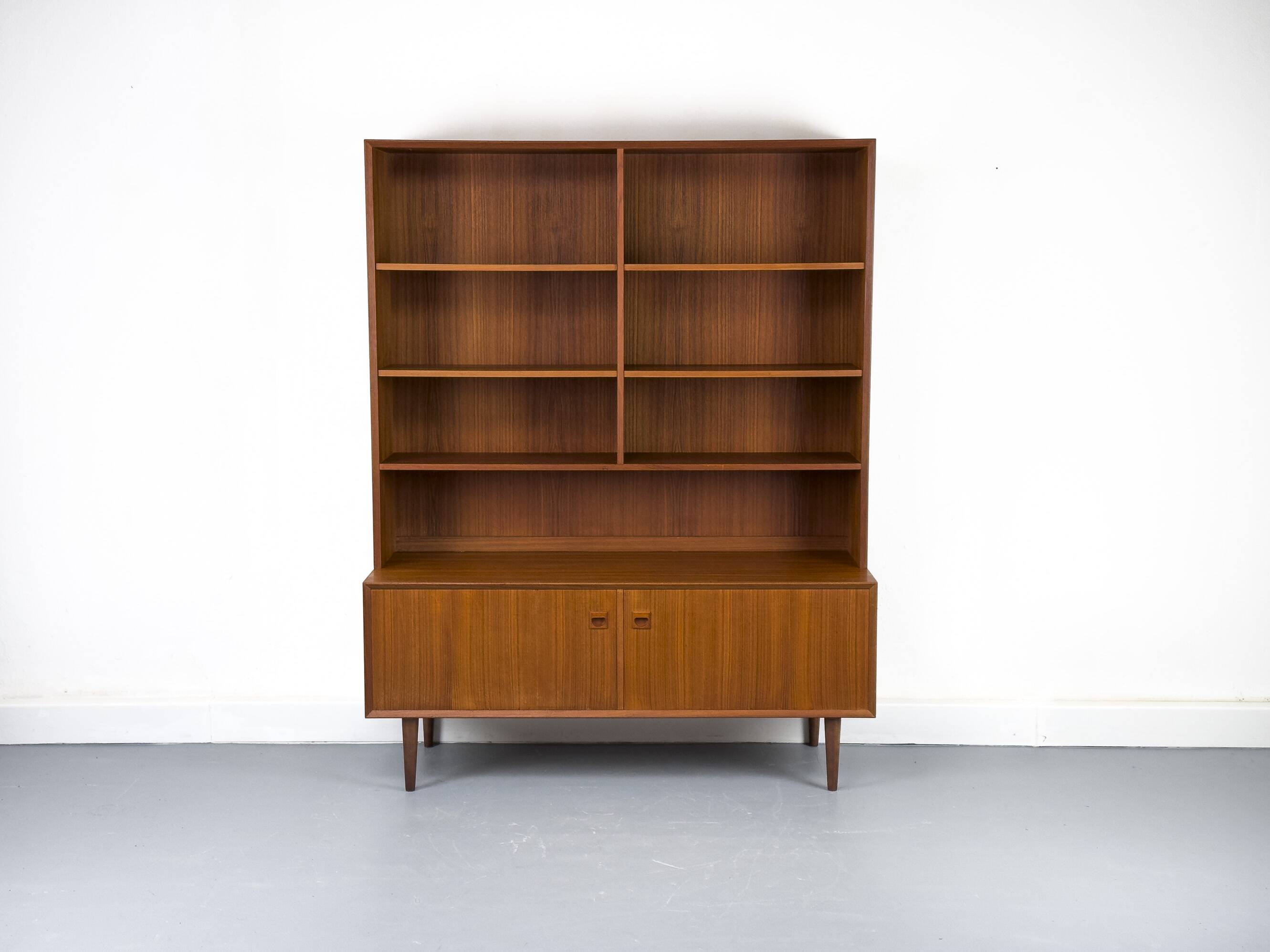 Buffet en teck avec étagère par Brouer Møbler, années 1960.