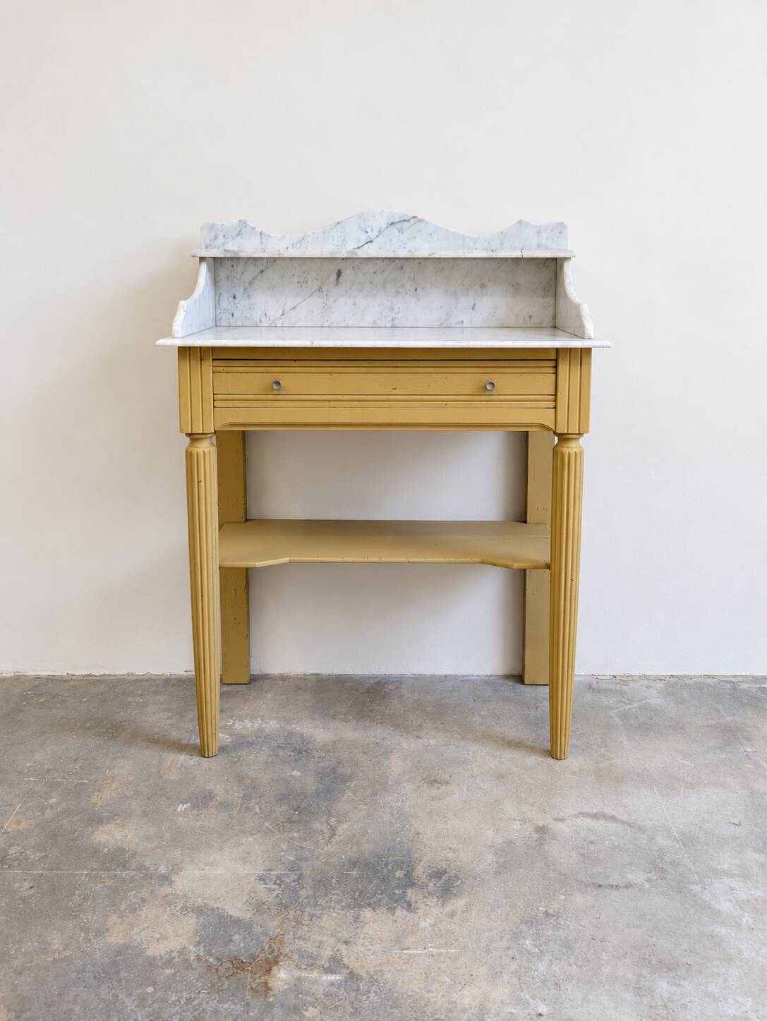 Antique wooden dressing table with painted finish and white marble – Farrow & Ball No. 66