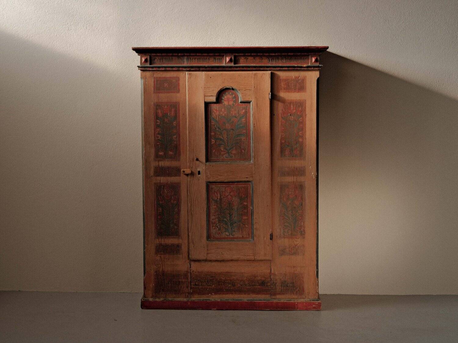 Armoire bavaroise peinte en pin massif – XVIIIᵉ siècle