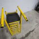 Paire de tabouret de bar italien ajustables jaune laqué et noir
