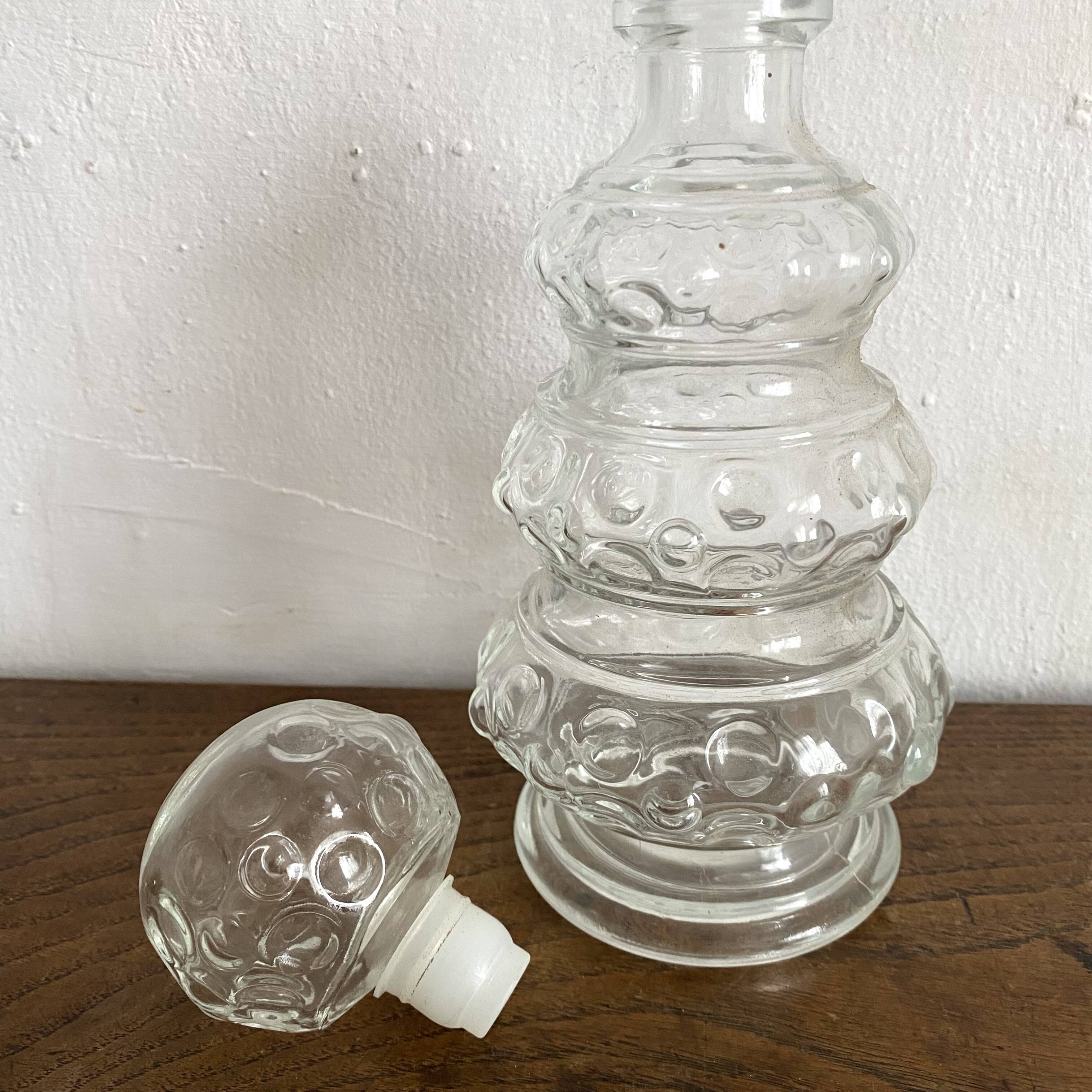Glass carafe with ball stopper