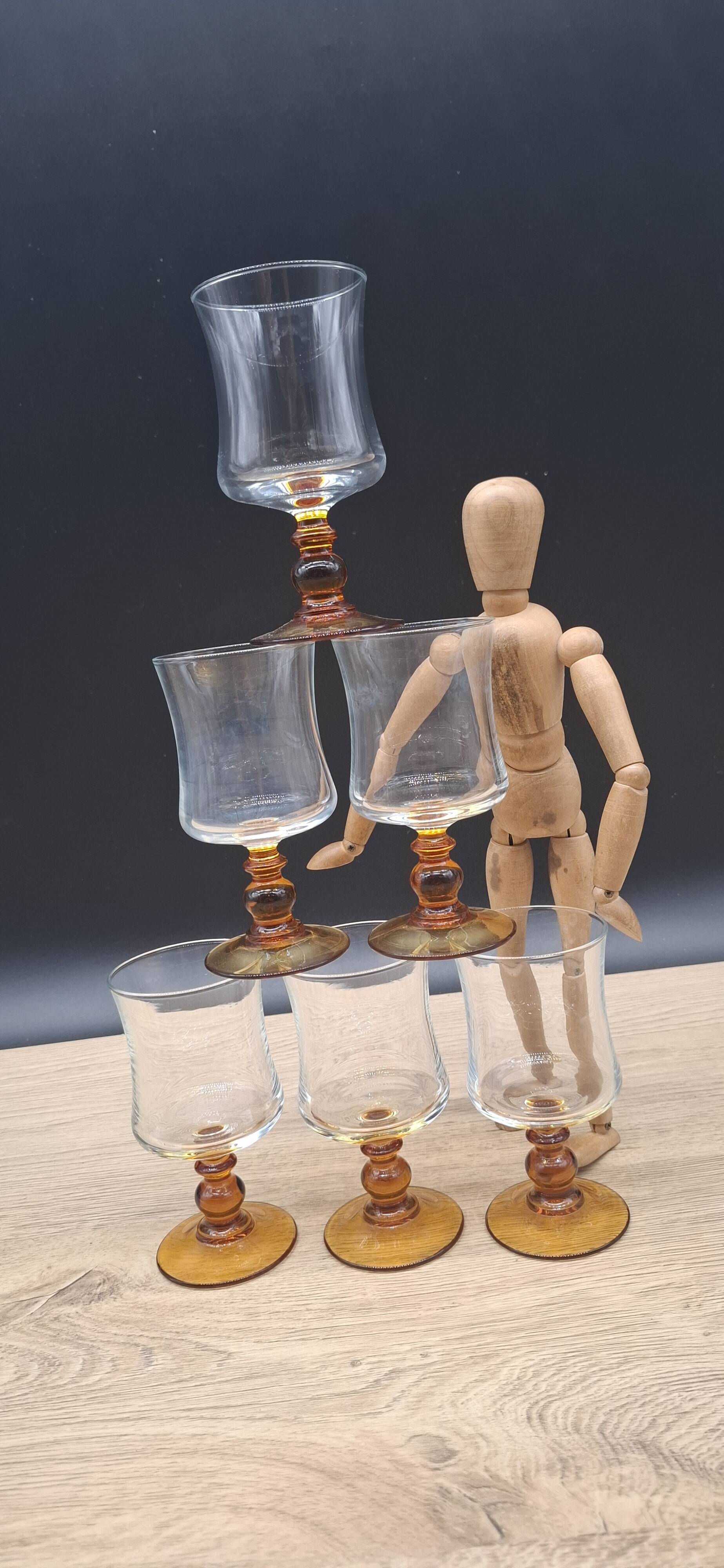 Set of 6 antique Luminarc glasses with amber feet