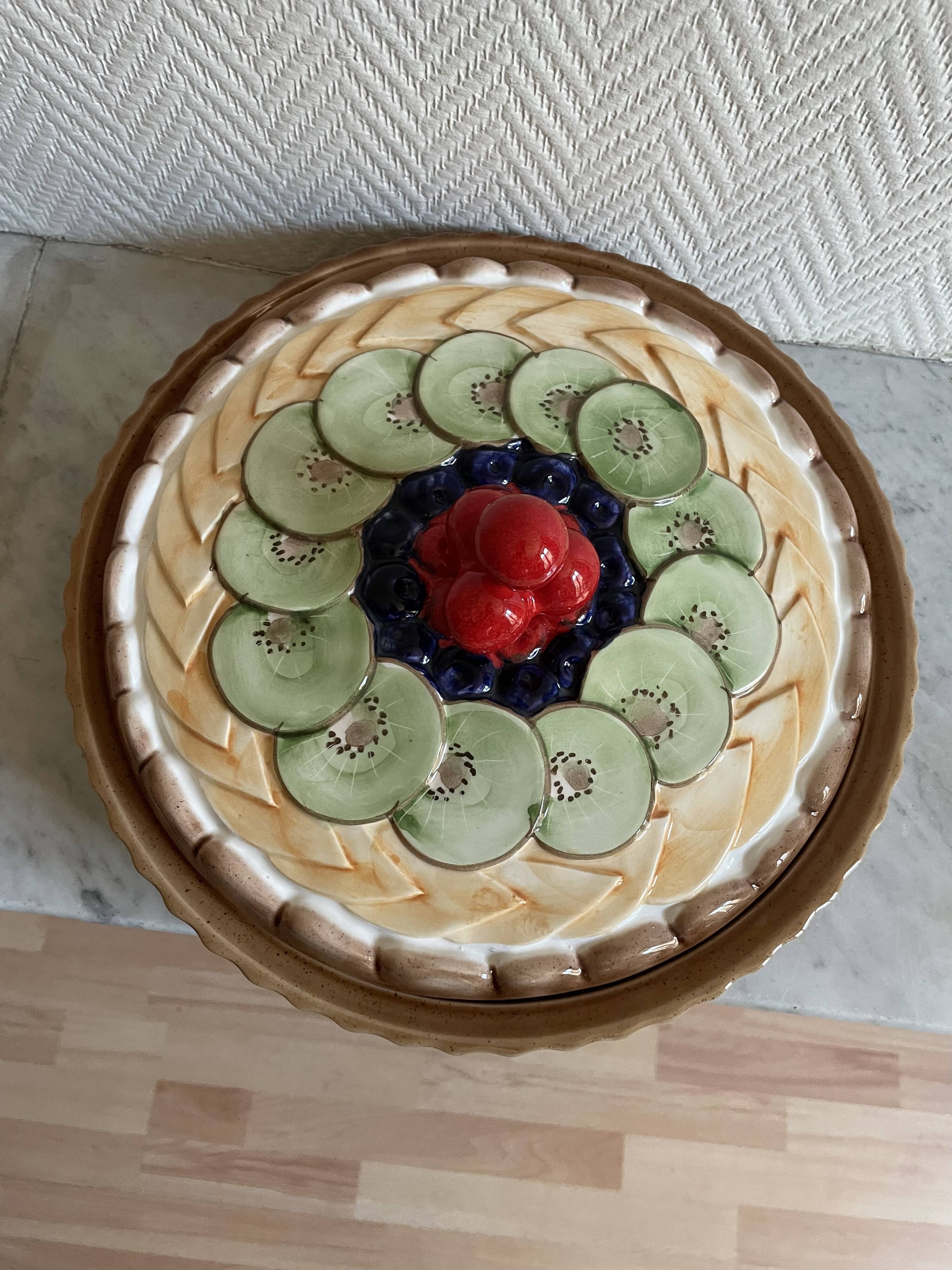 Kiwi slip ceramic pie dish