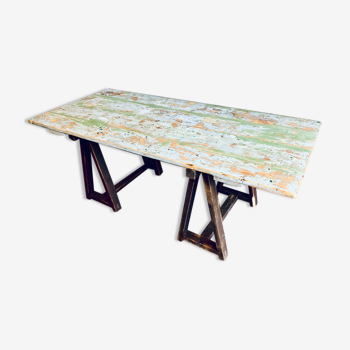 Workshop table on trestles