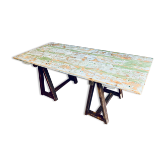 Table d'atelier sur tréteaux