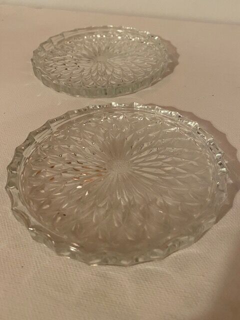 Set of one table mat and two crystal bottle bottoms