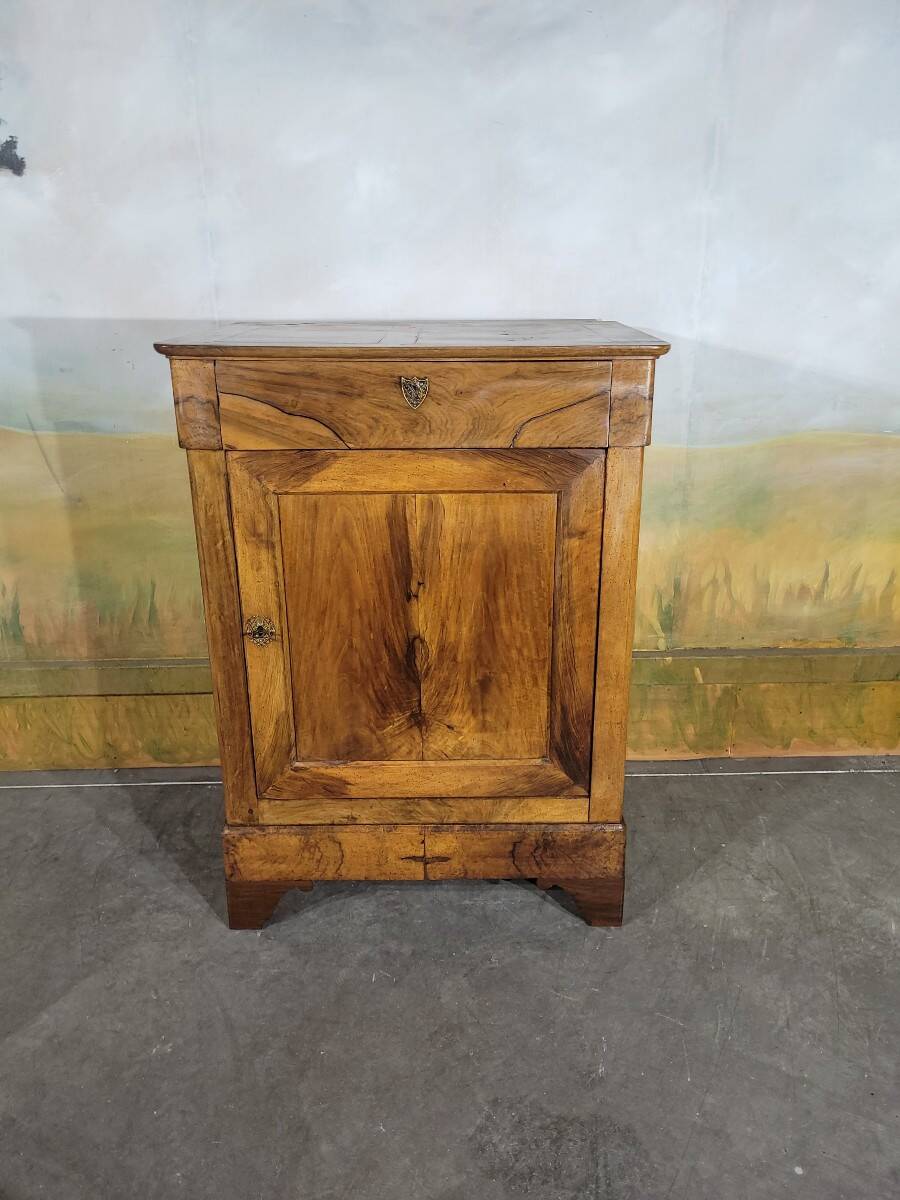 Grand confiturier en noyer Louis Philippe, buffet une porte