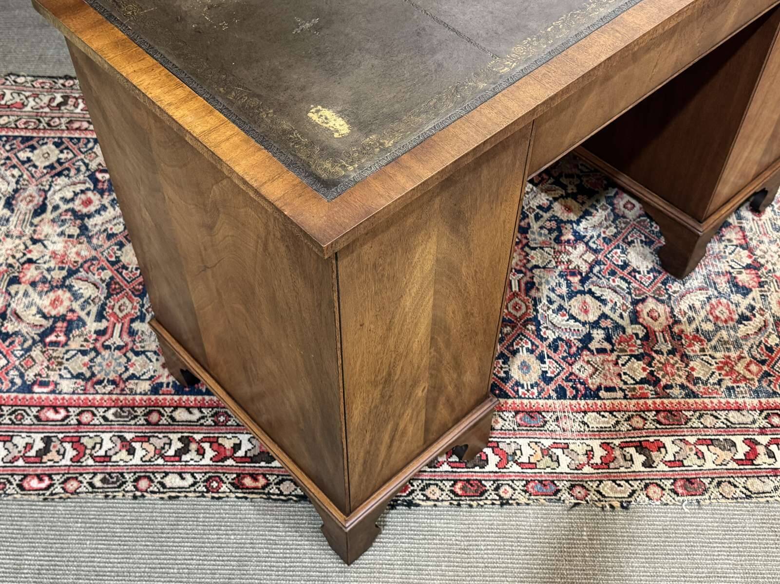 English desk from the 1950s in mahogany with a leather top.