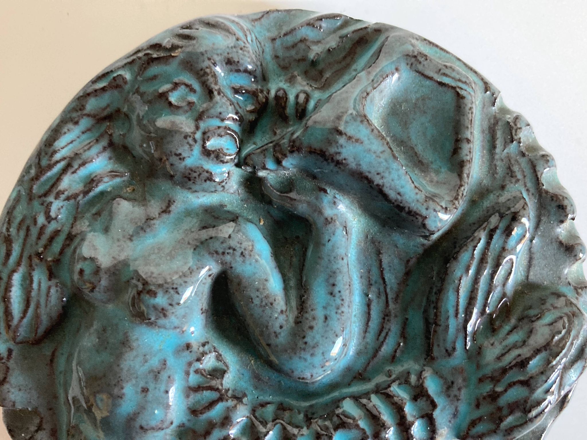 Boîte bonbonnière en céramique (grès) émaillée vert-bleu à décor d'une sirène Mi XXème