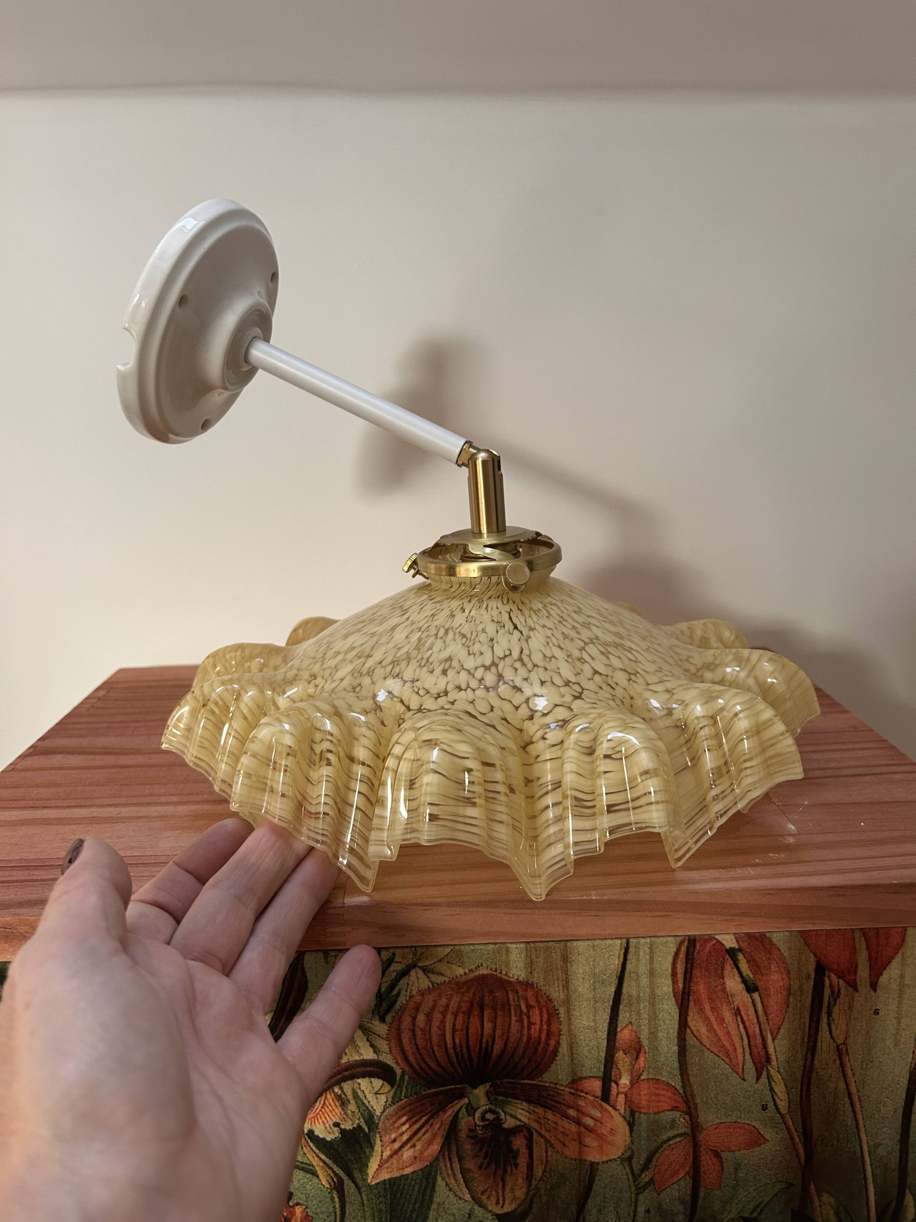 Vintage tilting wall light in gold Clichy glass