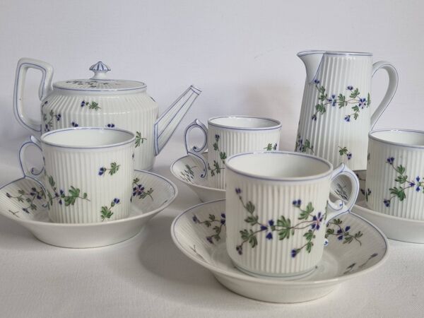 Service à thé ou café en porcelaine Pillivuyt modèle fleuri expo Paris 1900