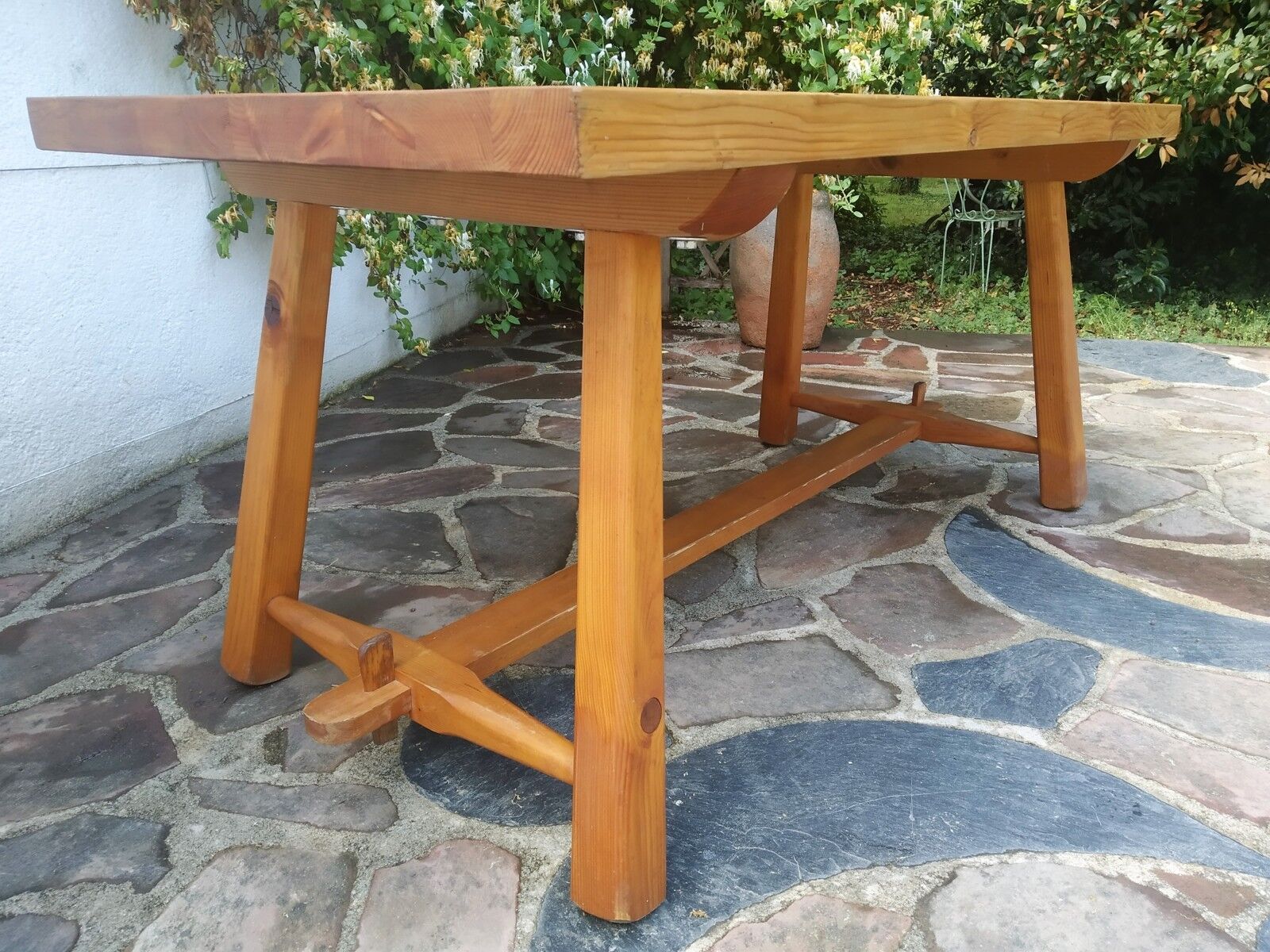 Table chalet feet compass