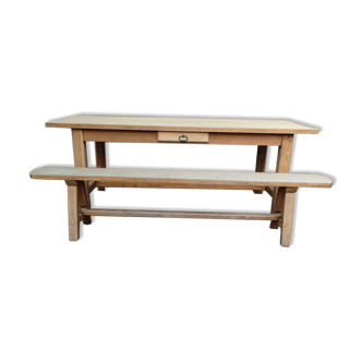 Table de ferme avec son banc