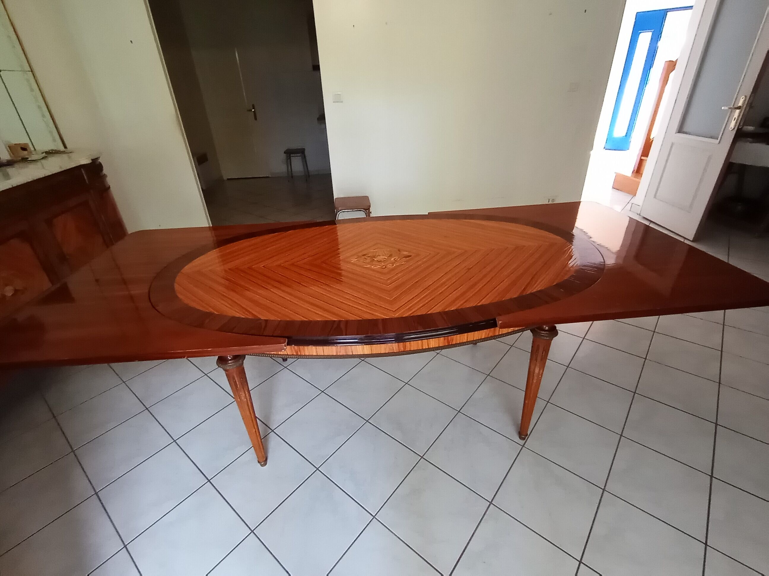 Oval table, varnish Louis XV style