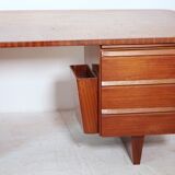 Executive desk model Boomerang standard from De Coene