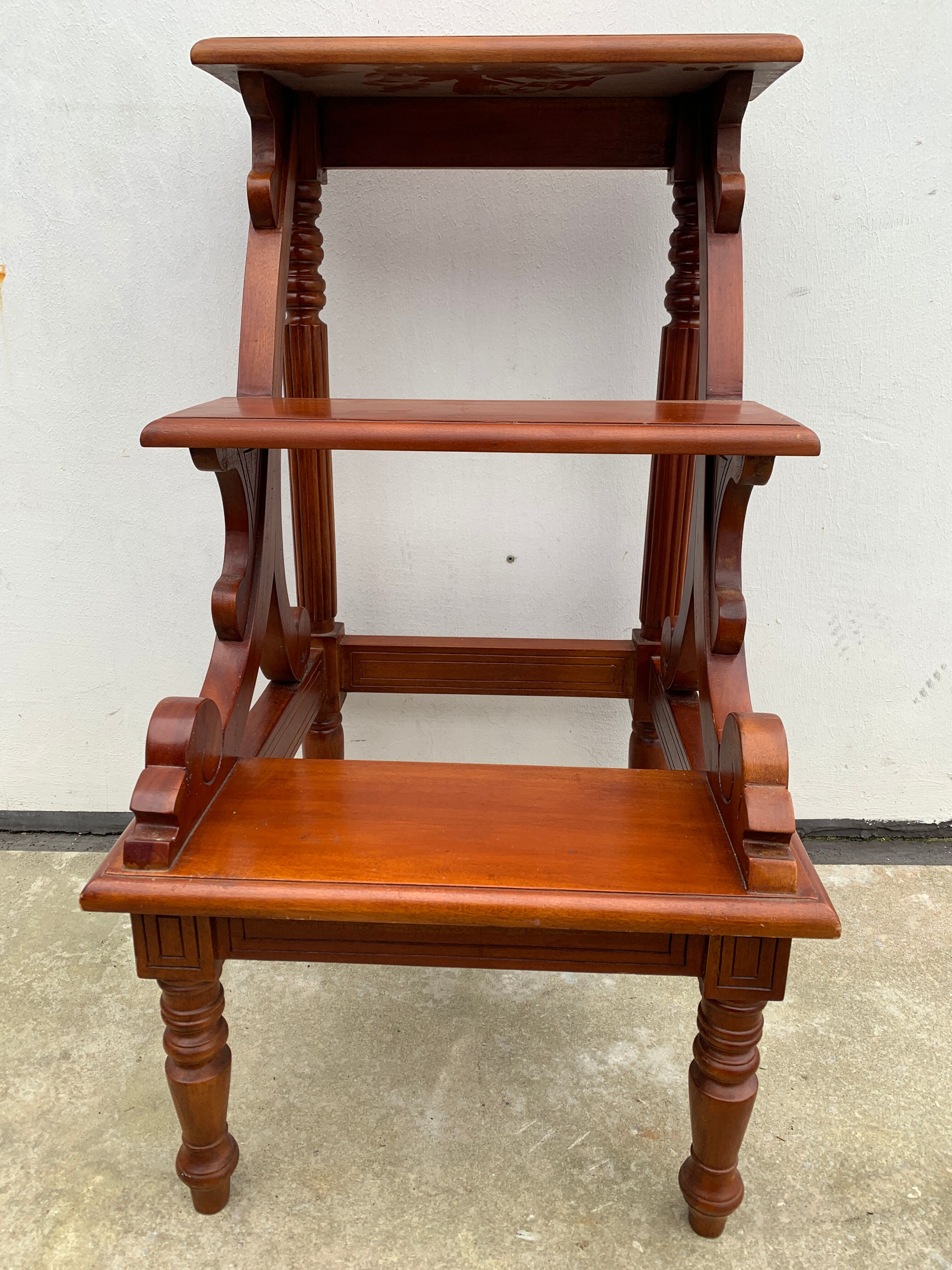 Escabeau anglais en bois XXème siècle