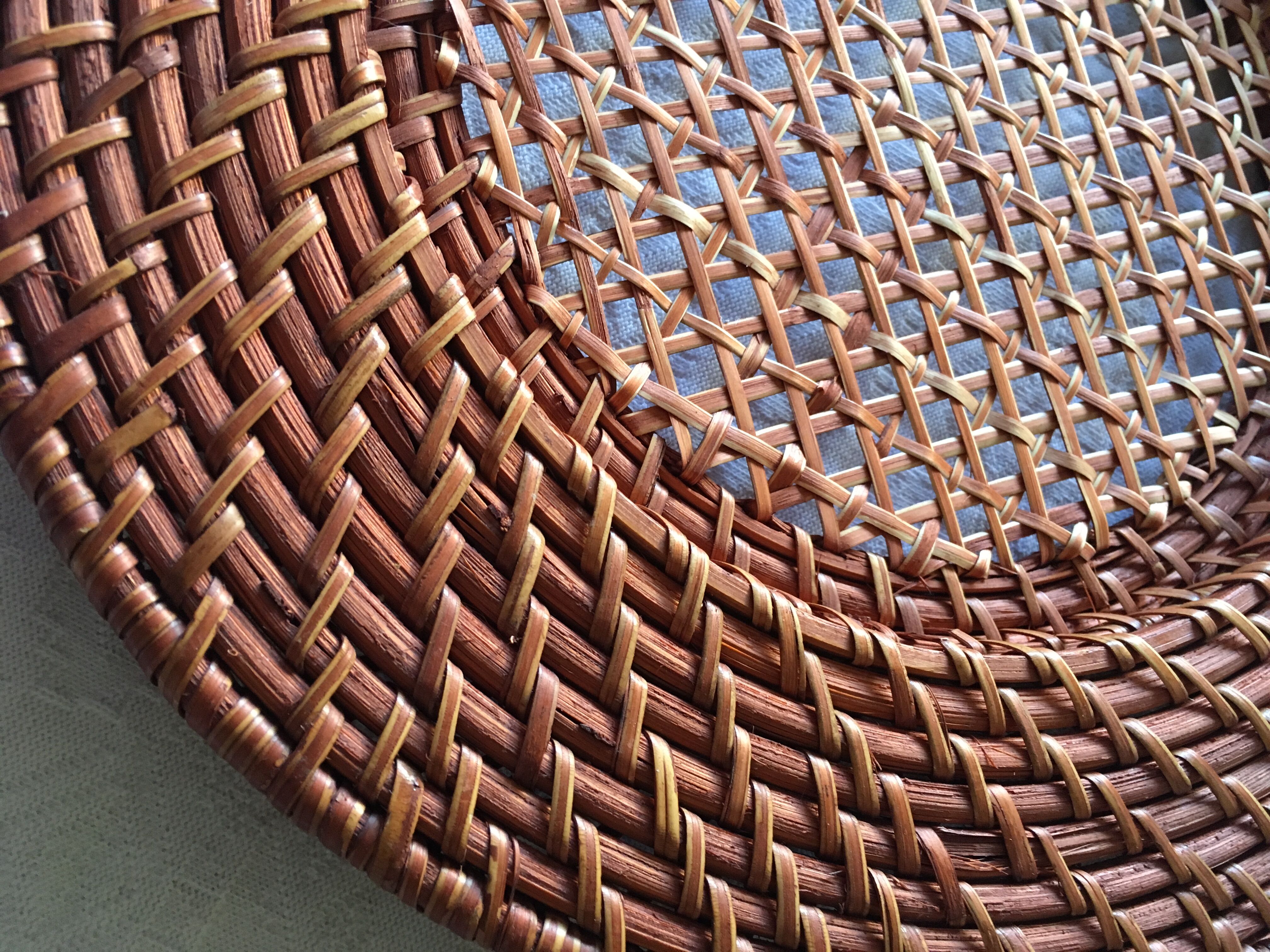 Set of 6 wicker and rattan undertributions