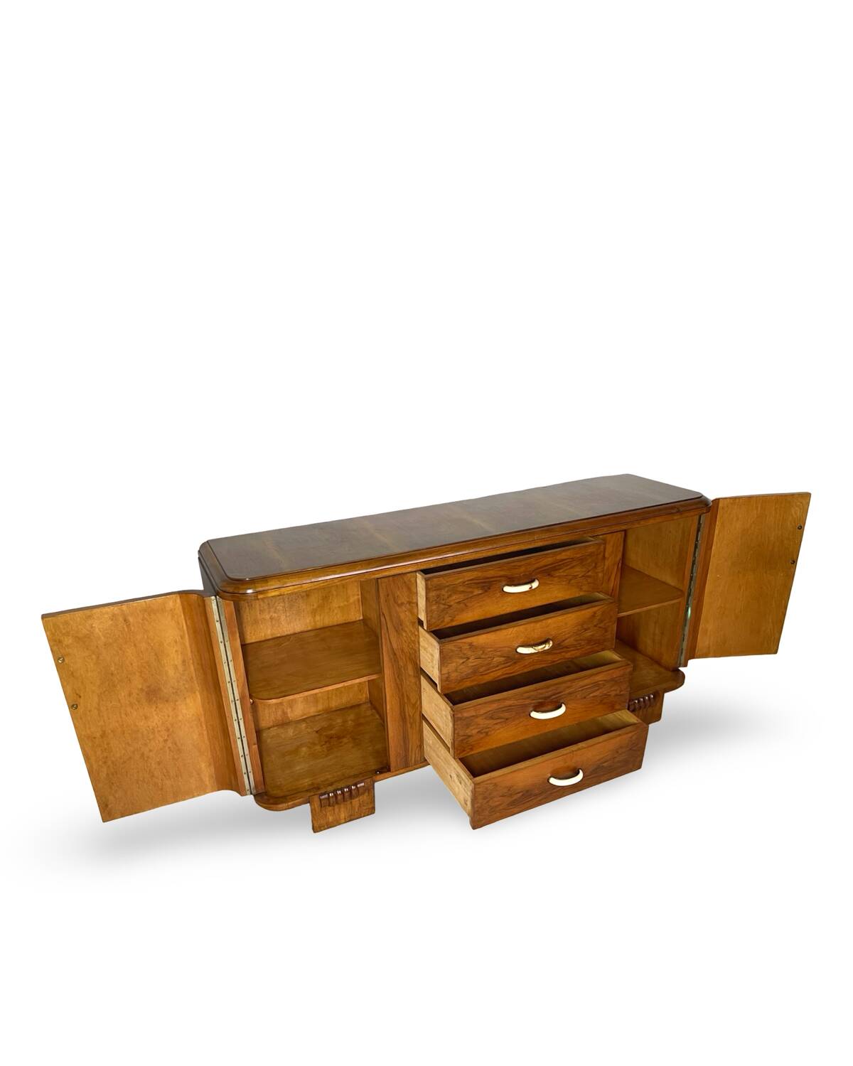 Buffet en noyer Art déco italien, de grande qualité.