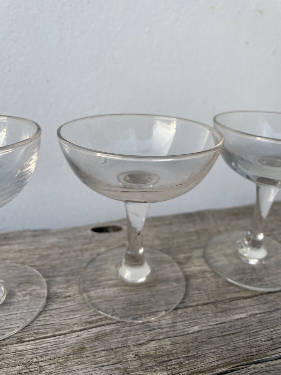 4 champagne coupes in bubbled blown glass, circa 1900