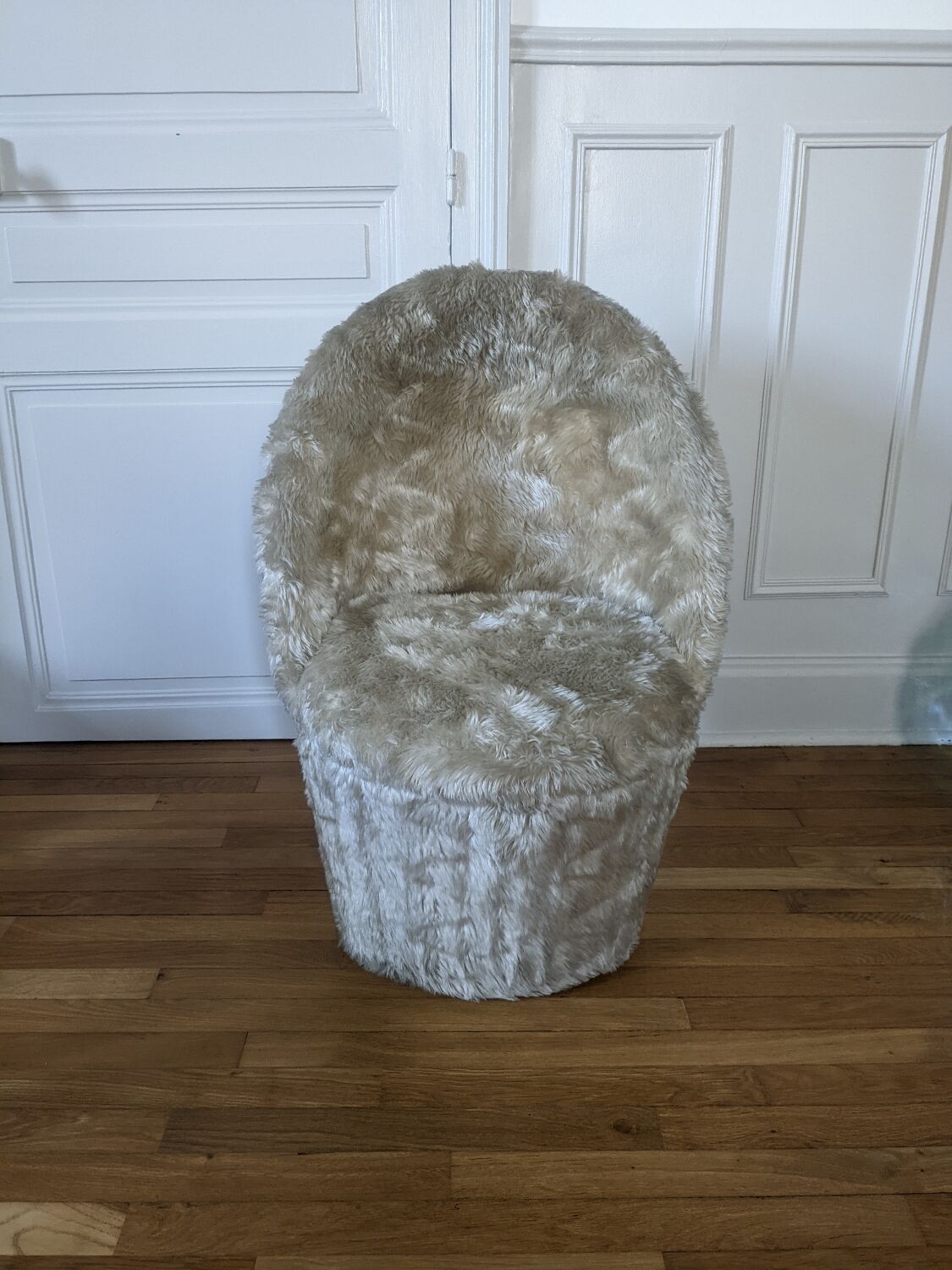 Beige moumoute armchair