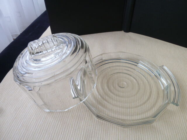 Ancienne cloche à fromage sur son plateau en verre pressé moulé