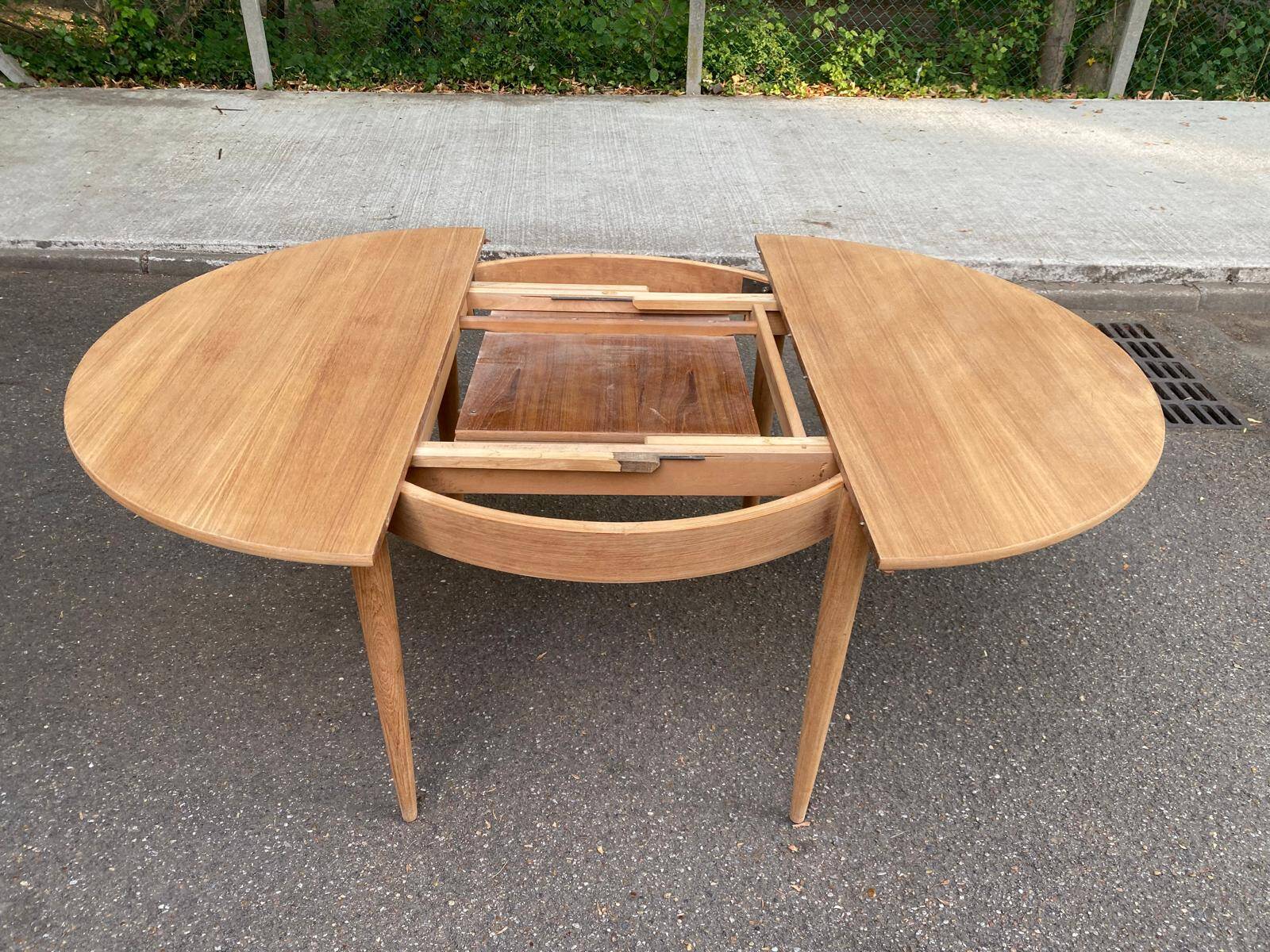 Table à manger scandinave ronde extensible décapée en teck 115cm