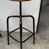 Ancien tabouret industriel