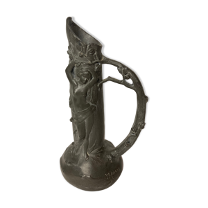 Cruche vase en étain