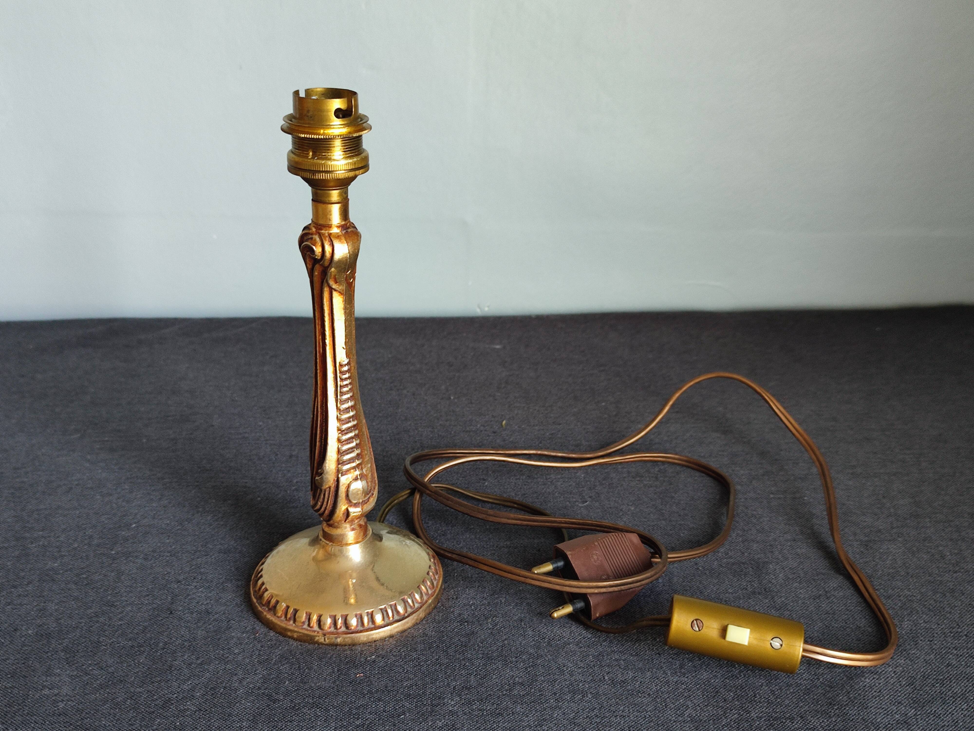 Antique table lamp in bronze and pressed glass by Ezan