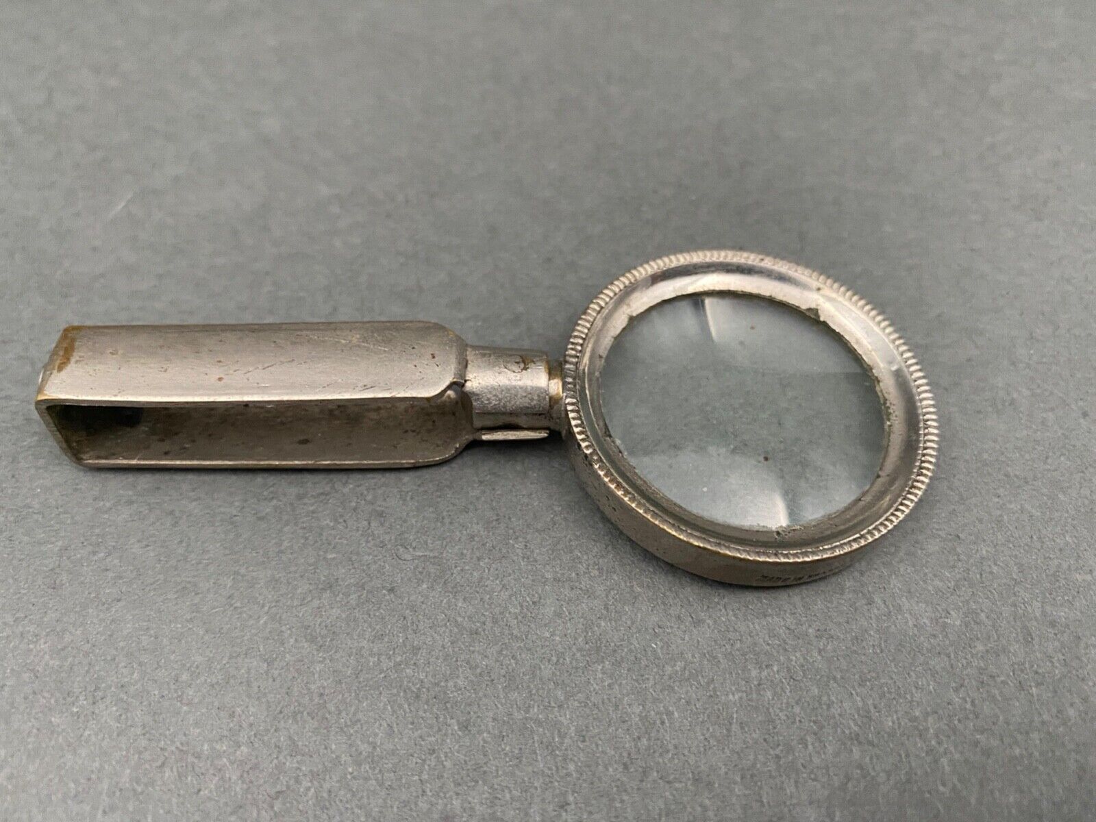 Foldable magnifying glass in silver metal 1900
