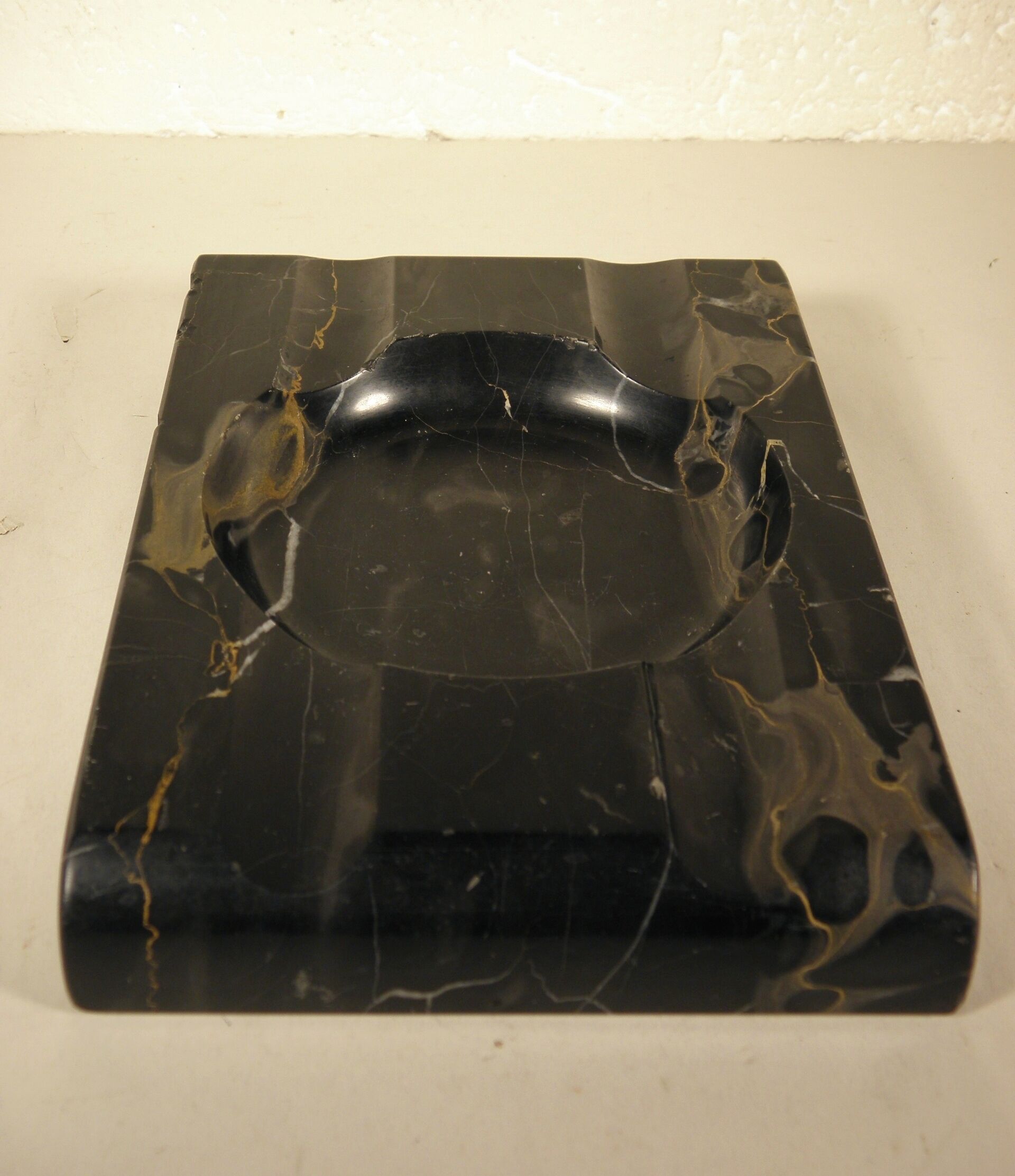 Art Deco cigar ashtray in black marble