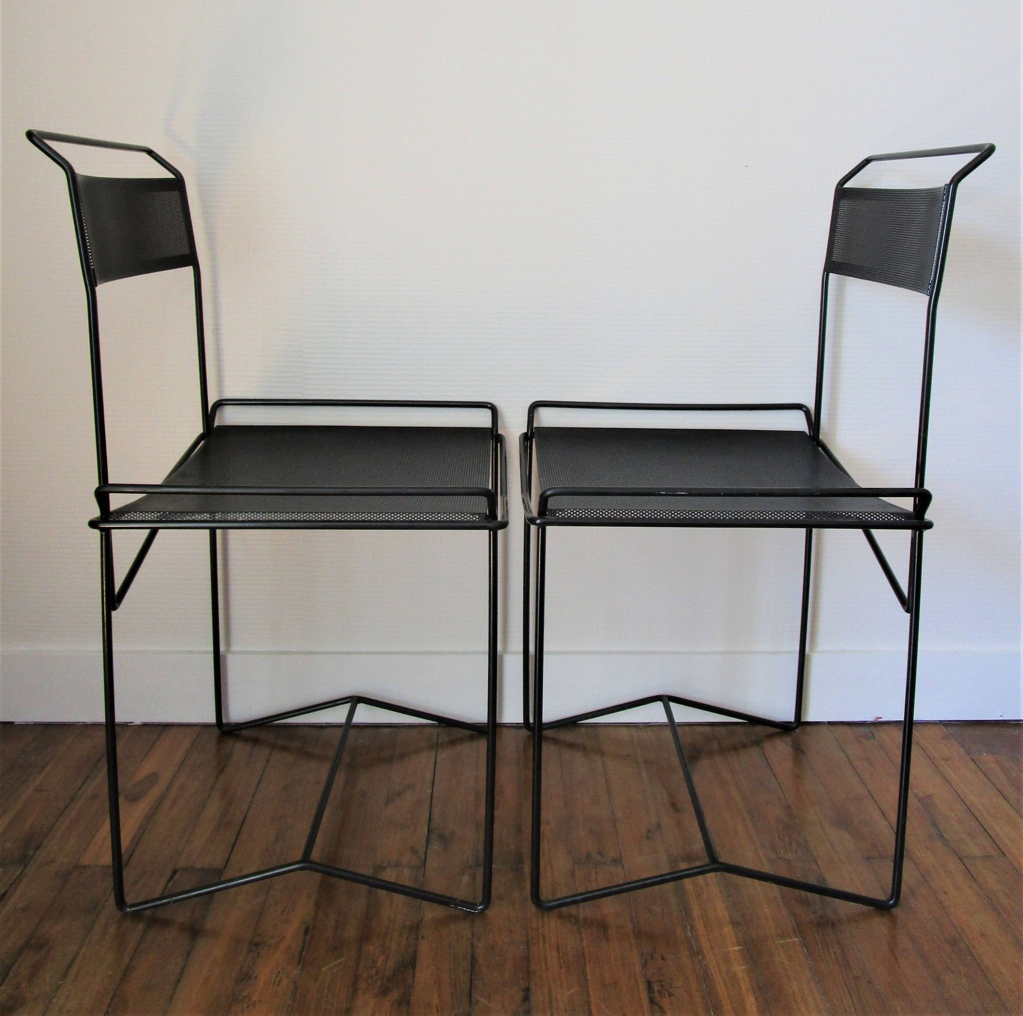 Paire de chaises acier métal perforé design années 80