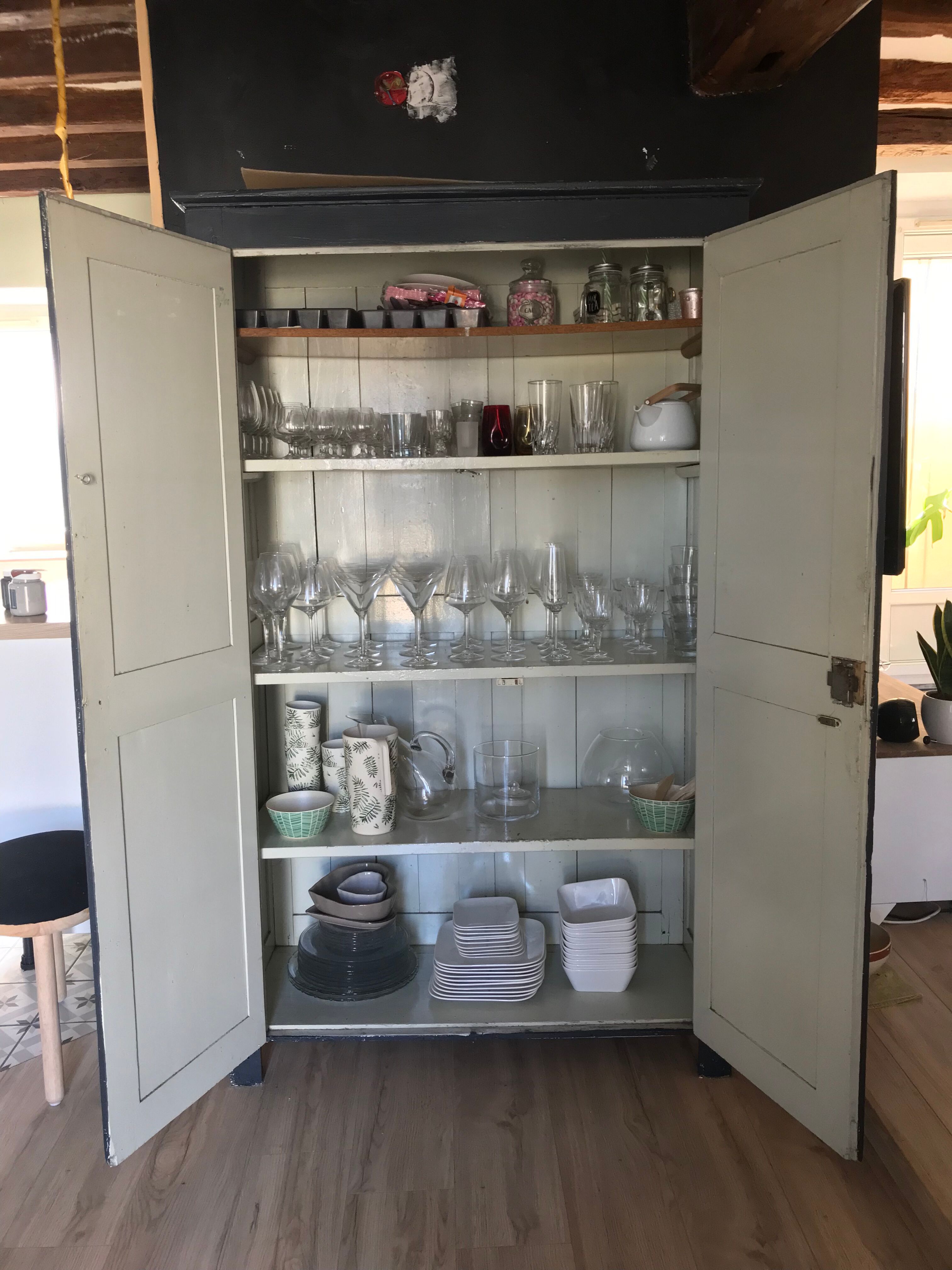 Armoire parisienne
