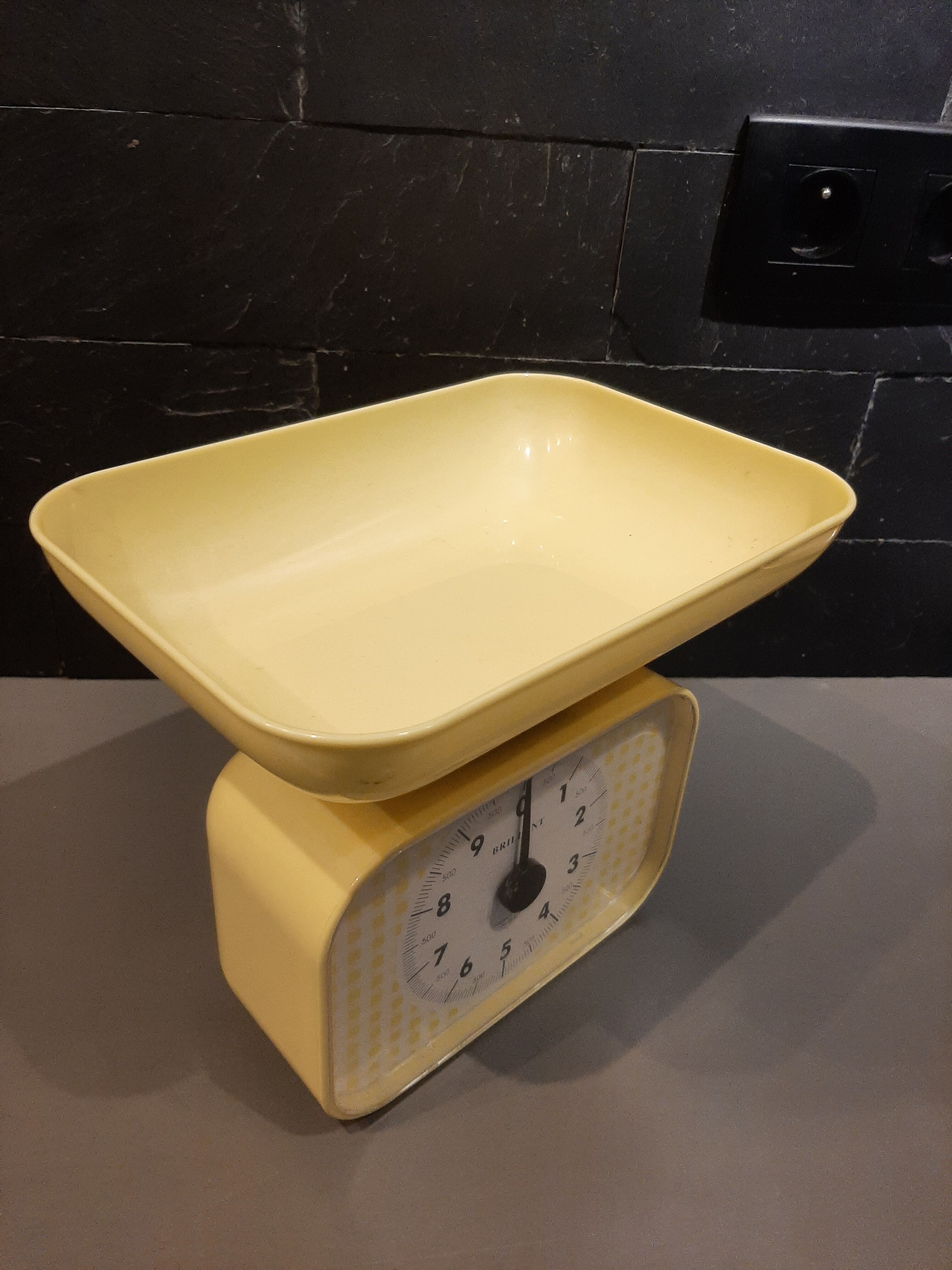 Balance de cuisine vintage jaune Brillant