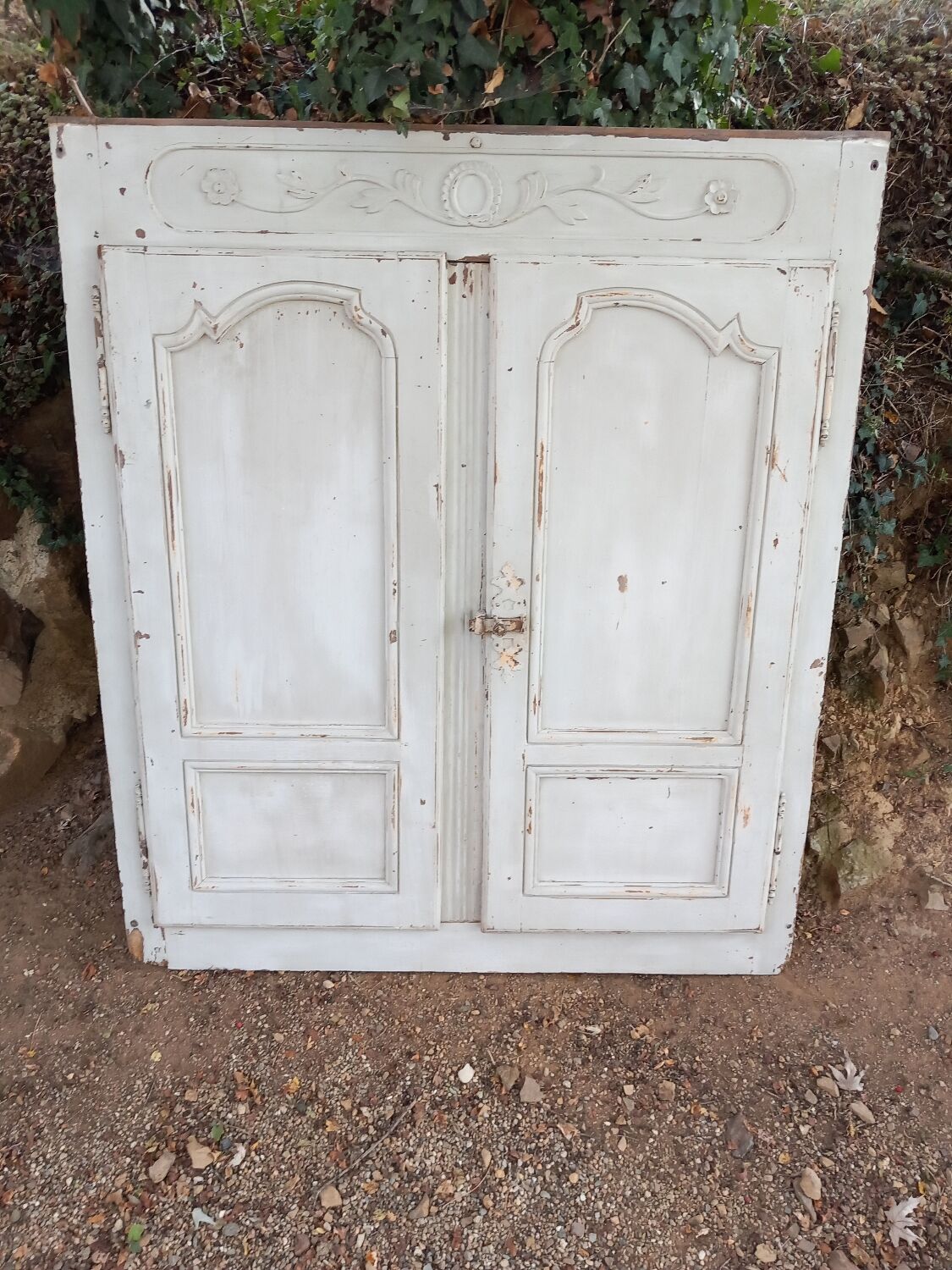 2 portes de placard anciennes en bois avec chassis