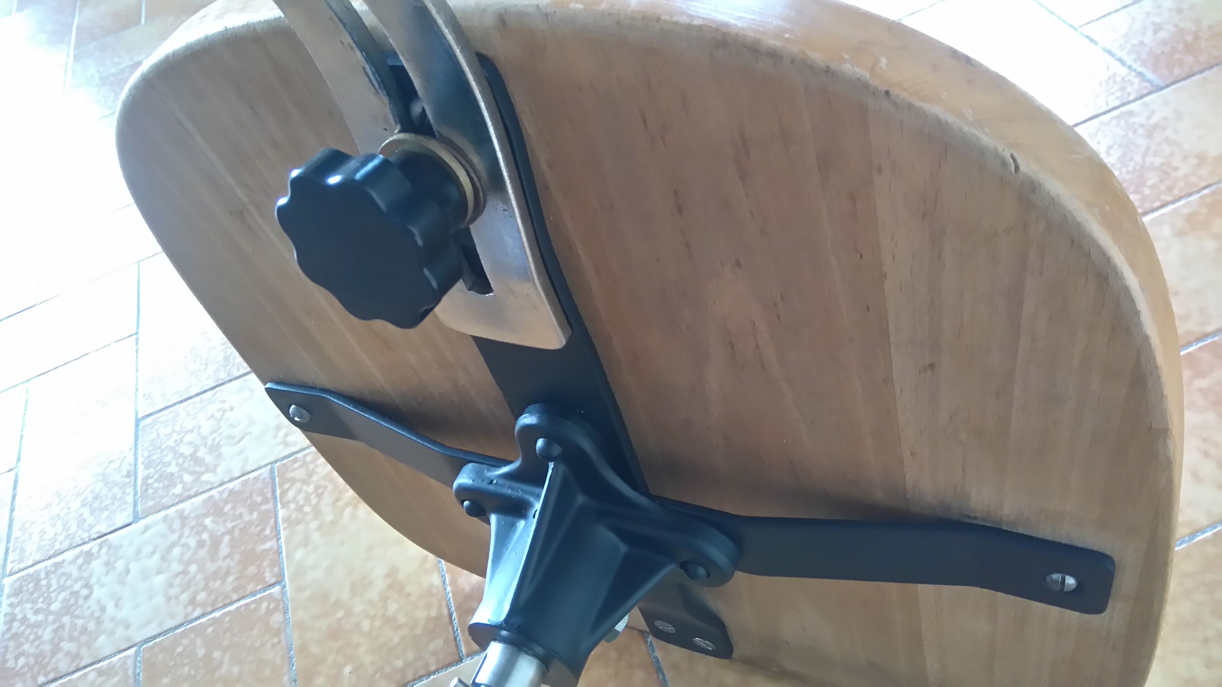 SAFAL watchmaking Workshop Chair by M. Crosa