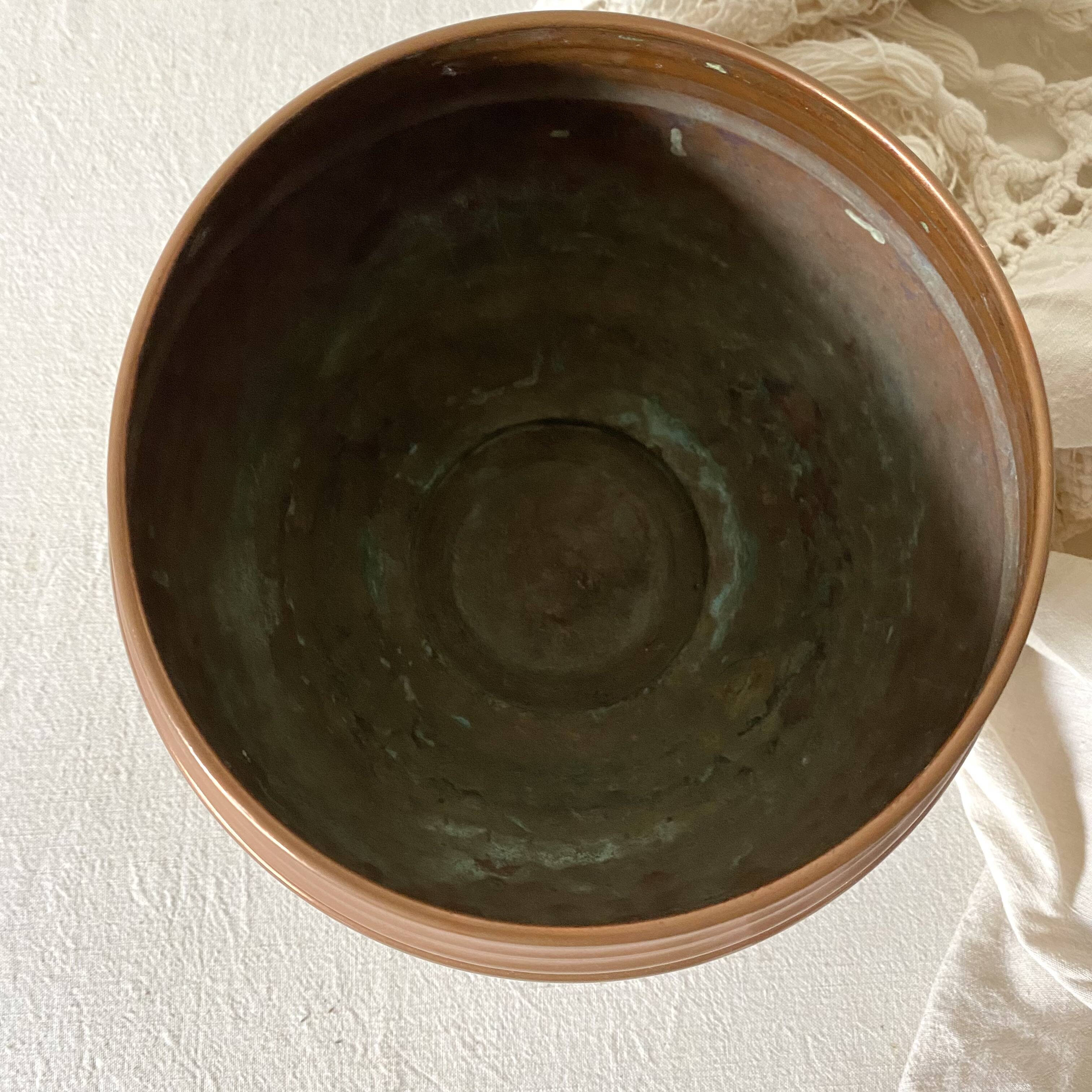 Villedieu hammered copper pot cover