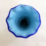 Vase Main Cornet opaline